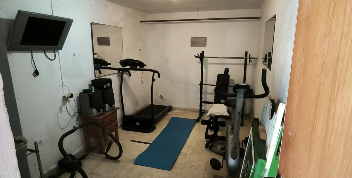 Sale of detached villa in Cerros del Aguila 5