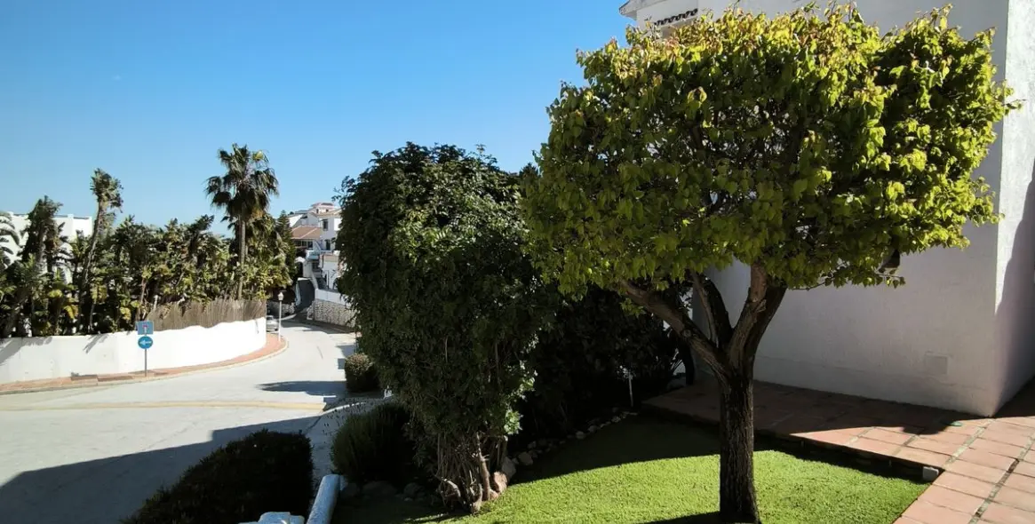 Sale of detached villa in Cerros del Aguila 11