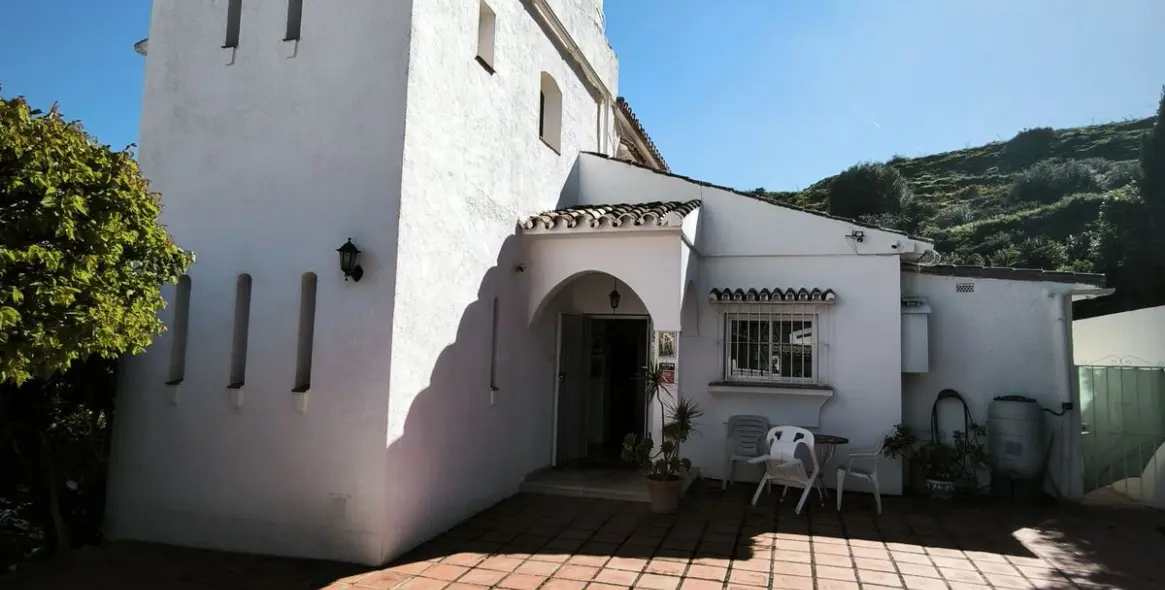 Sale of detached villa in Cerros del Aguila 12