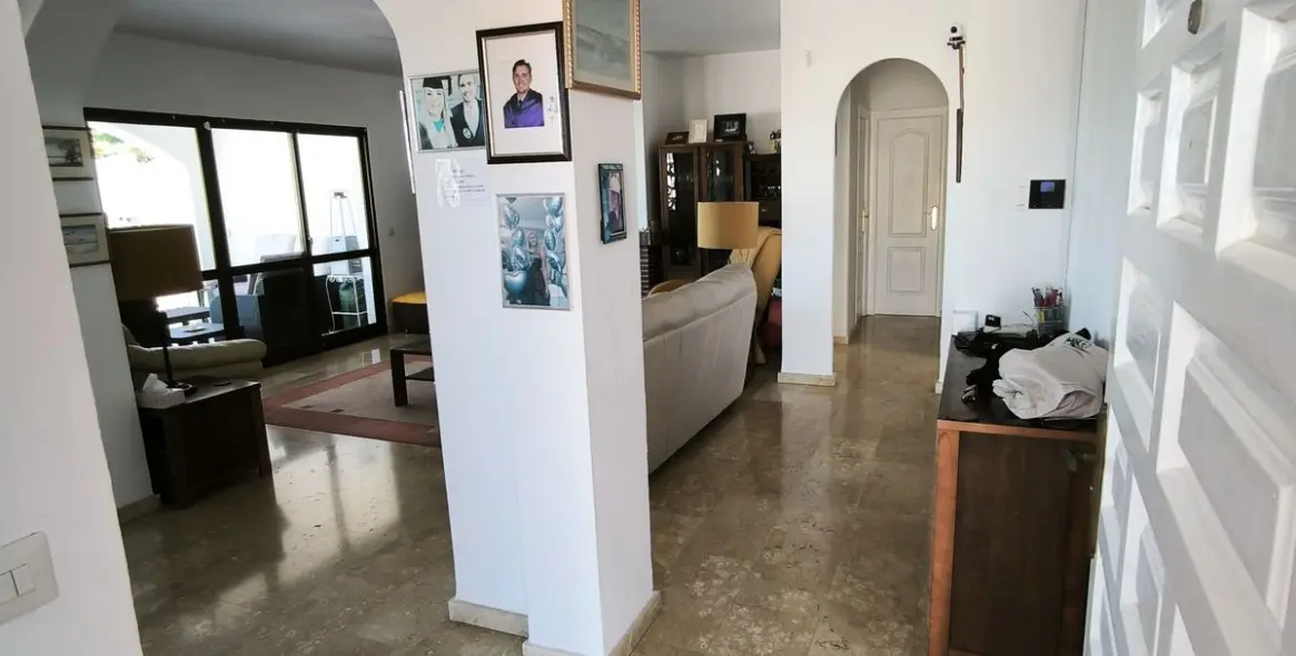 Sale of detached villa in Cerros del Aguila 14