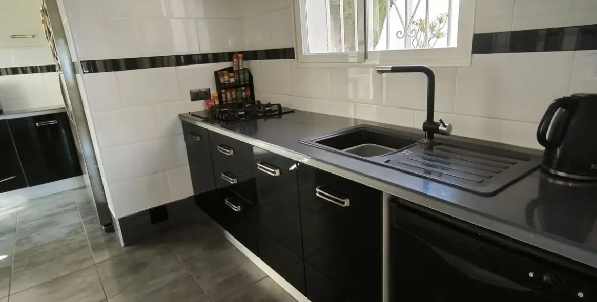 Sale of detached villa in Cerros del Aguila 16