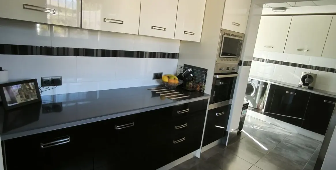 Sale of detached villa in Cerros del Aguila 20