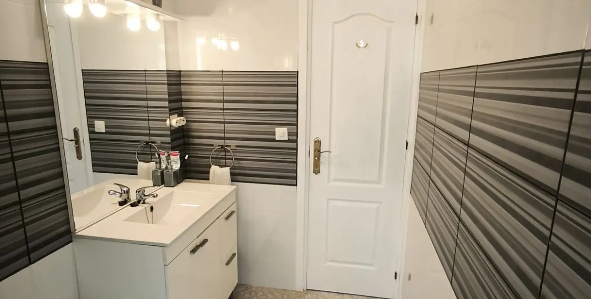 Sale of detached villa in Cerros del Aguila 25