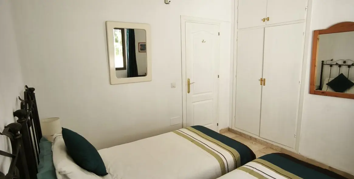 Sale of detached villa in Cerros del Aguila 28