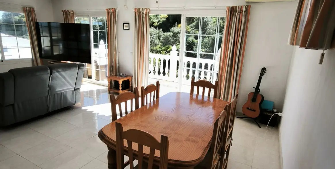 Sale of detached villa in Cerros del Aguila 31