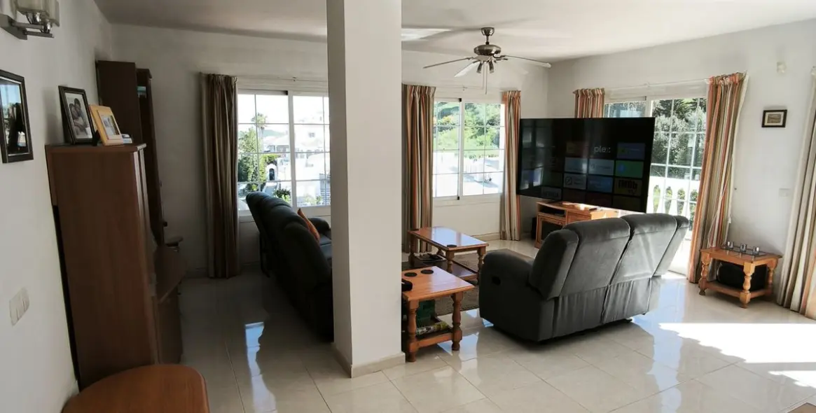 Sale of detached villa in Cerros del Aguila 32