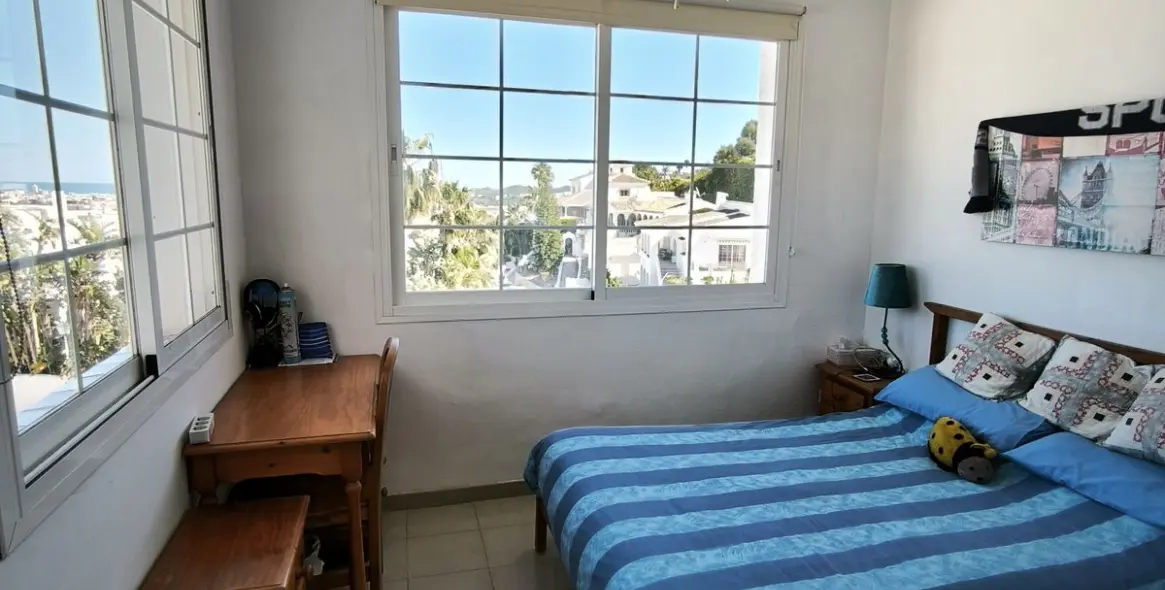 Sale of detached villa in Cerros del Aguila 35