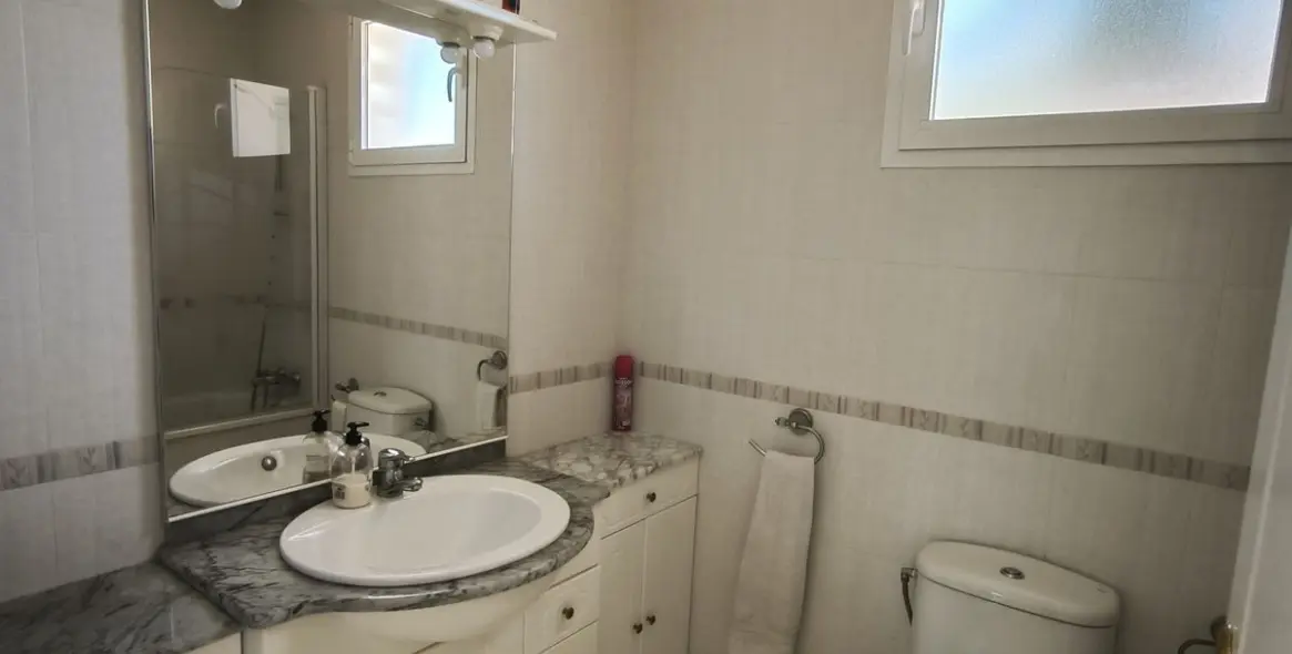 Sale of detached villa in Cerros del Aguila 38