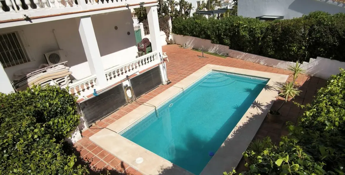 Sale of detached villa in Cerros del Aguila 44