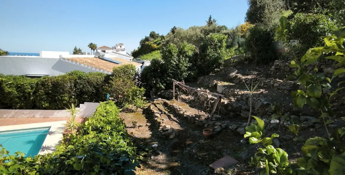 Sale of detached villa in Cerros del Aguila 45