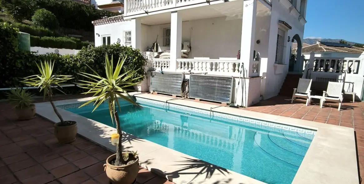 Sale of detached villa in Cerros del Aguila 48