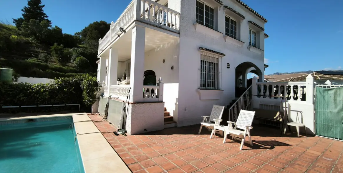 Sale of detached villa in Cerros del Aguila 51