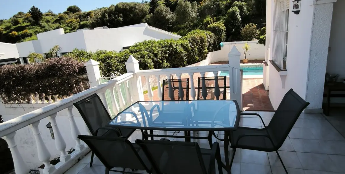 Sale of detached villa in Cerros del Aguila 53