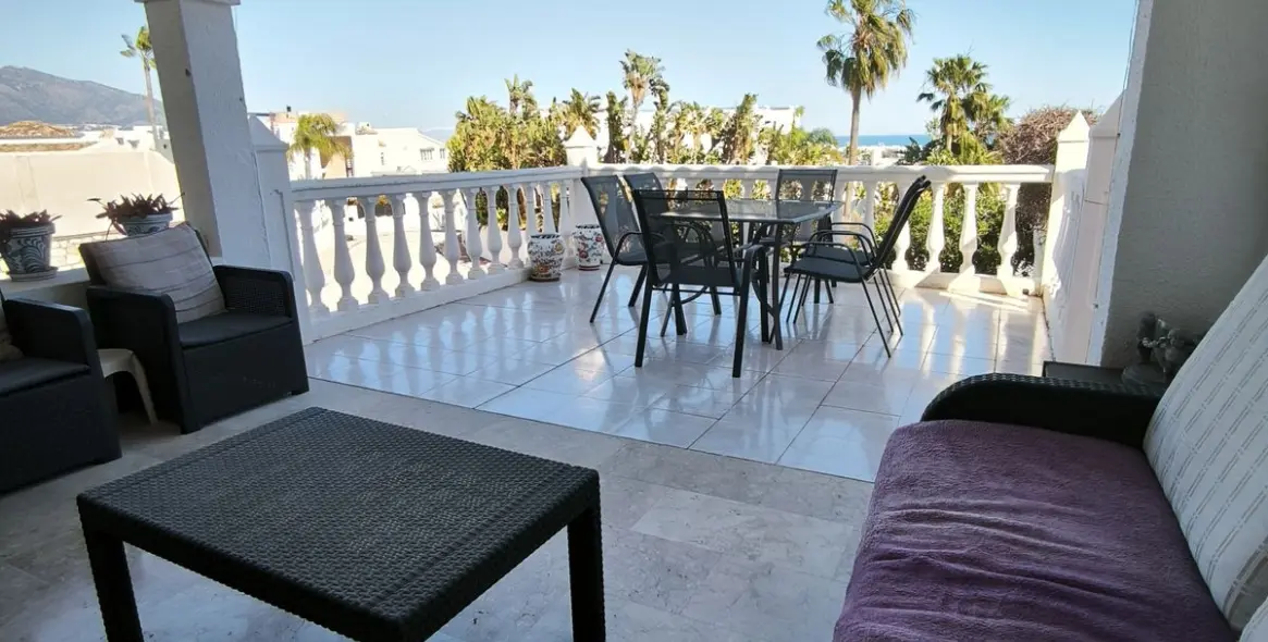 Sale of detached villa in Cerros del Aguila 55