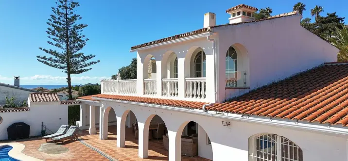 Продажа  отдельно стоящей виллы в Estepona 0