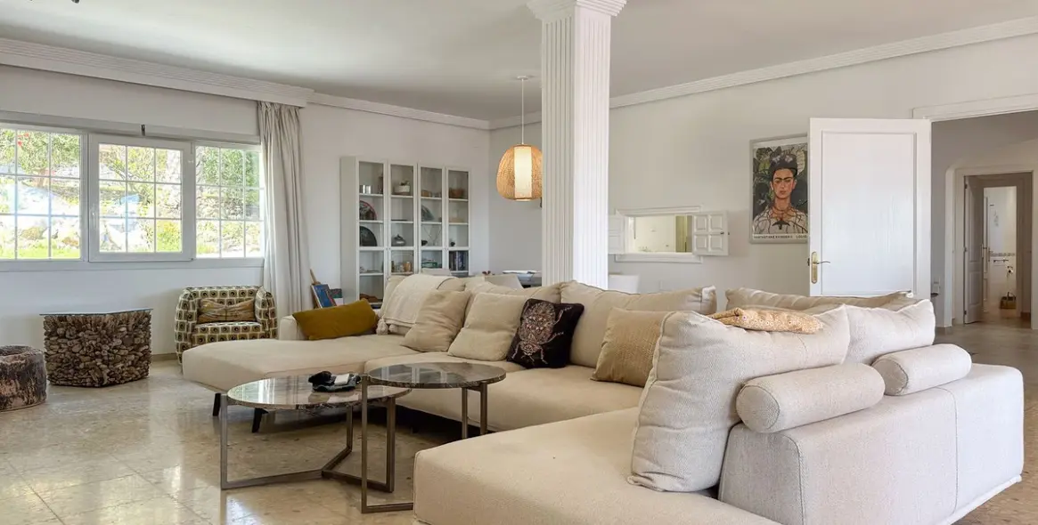 Sale of detached villa in Estepona 5