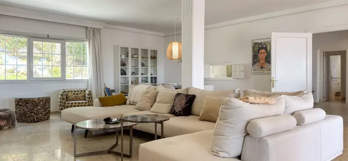 Продажа  отдельно стоящей виллы в Estepona 4