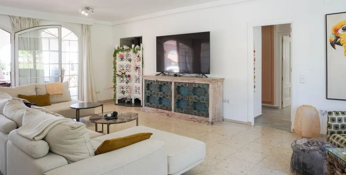 Sale of detached villa in Estepona 6