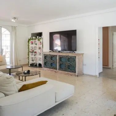 Продажа  отдельно стоящей виллы в Estepona