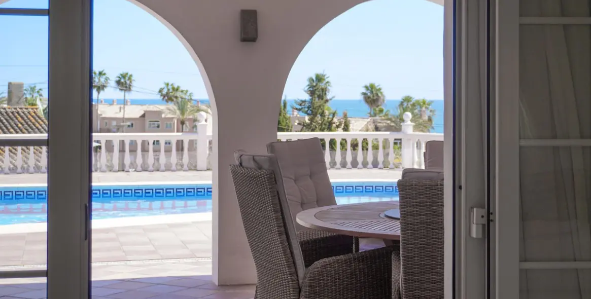 Sale of detached villa in Estepona 9