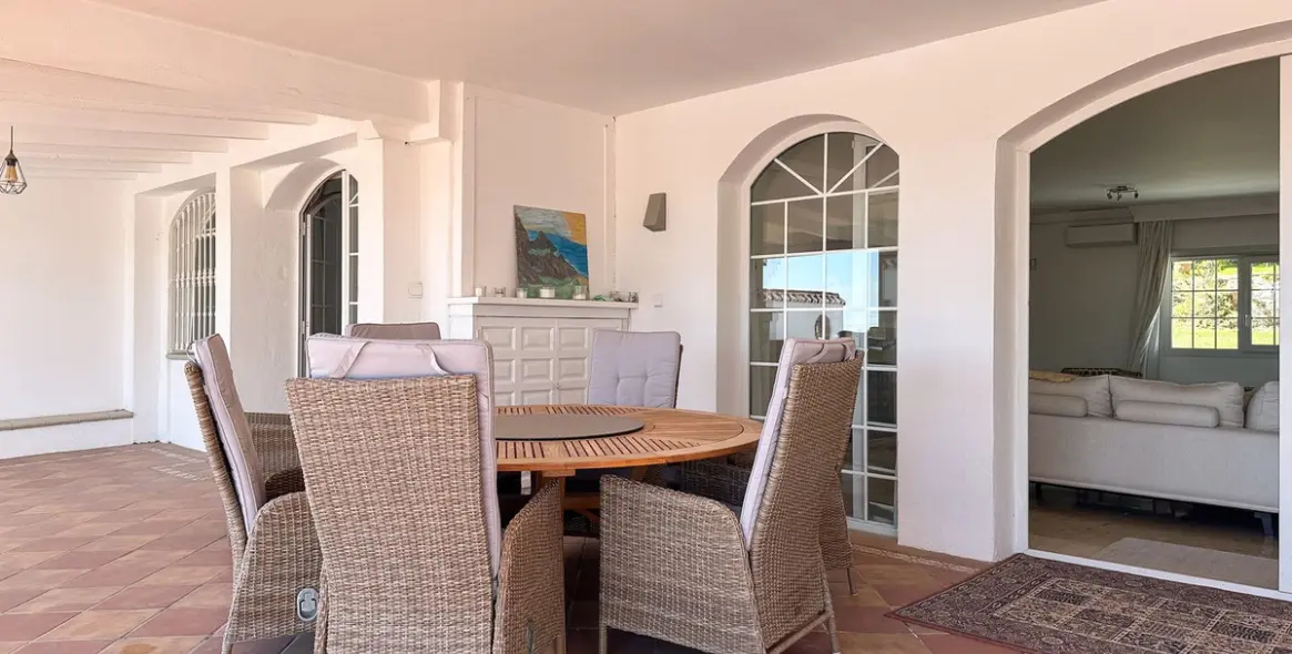 Sale of detached villa in Estepona 10