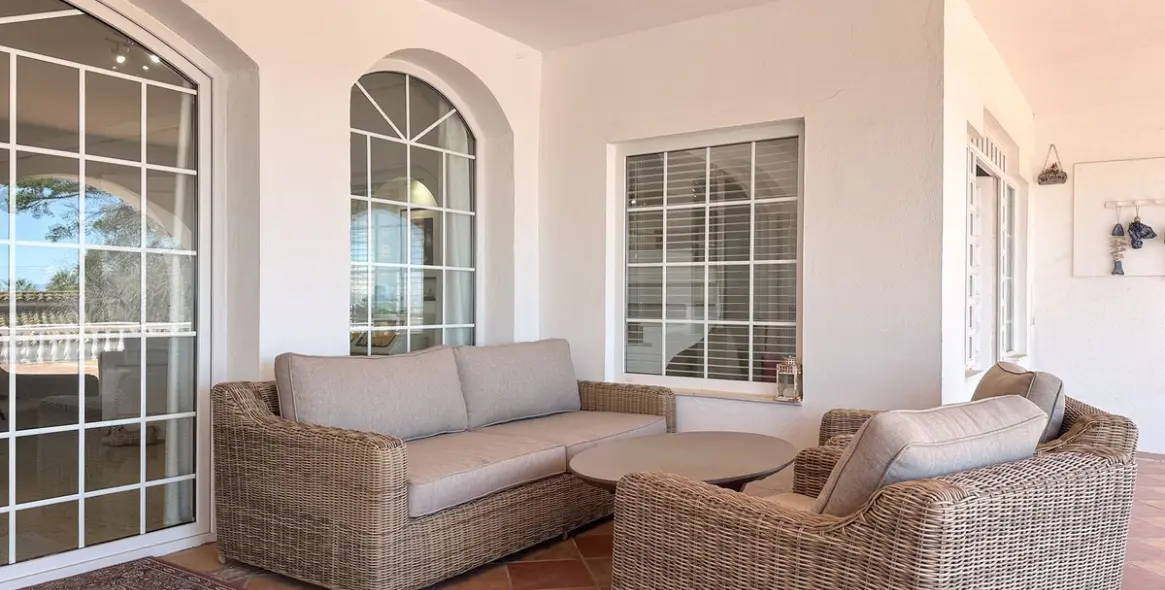 Sale of detached villa in Estepona 11