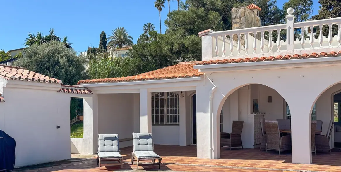 Sale of detached villa in Estepona 12