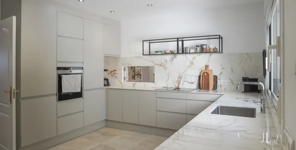 Sale of detached villa in Estepona 14