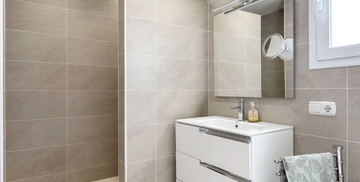 Sale of detached villa in Estepona 21