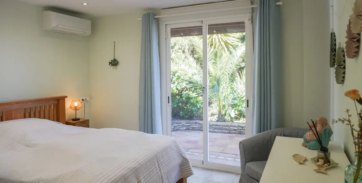 Sale of detached villa in Estepona 23