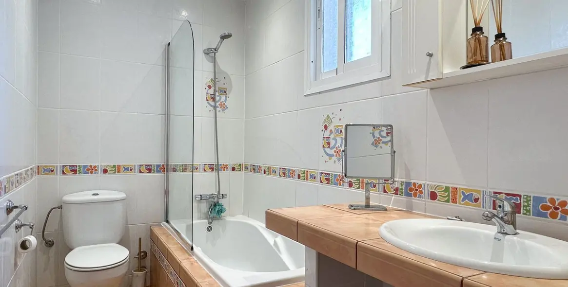 Sale of detached villa in Estepona 28