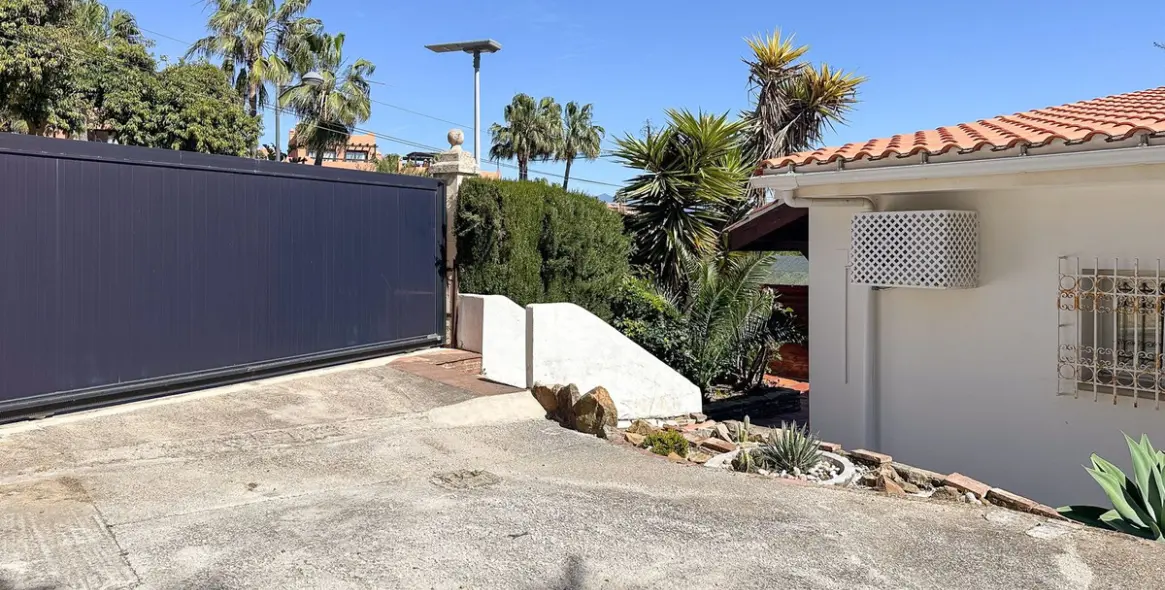 Sale of detached villa in Estepona 45