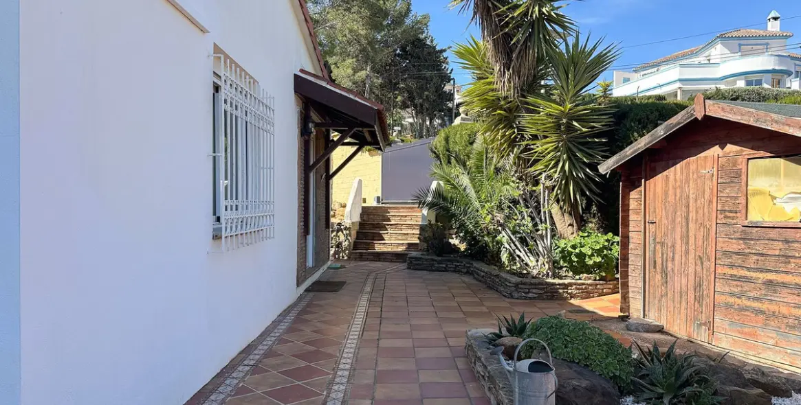 Sale of detached villa in Estepona 46