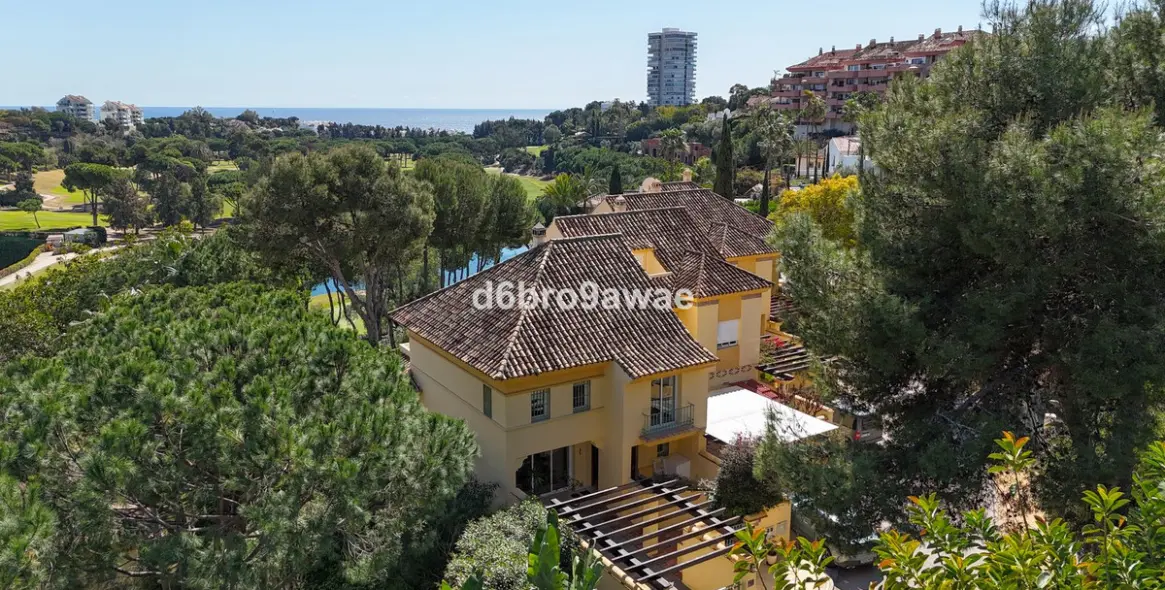 Venta de adosado en Río Real 1