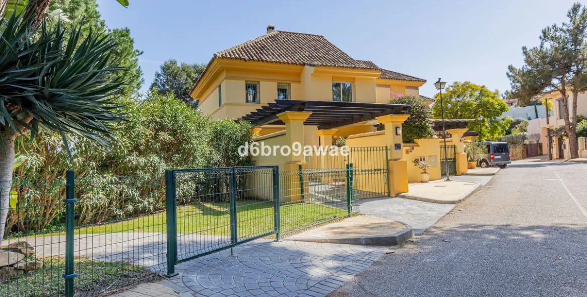 Venta de adosado en Río Real 3