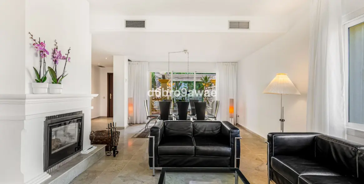 Venta de adosado en Río Real 12