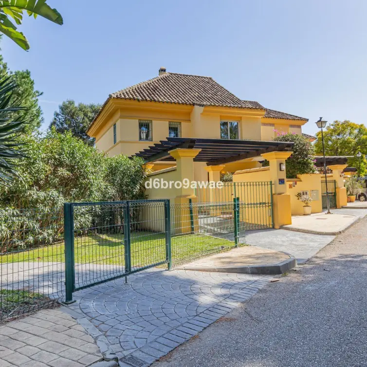 Sale of townhouse in Río Real