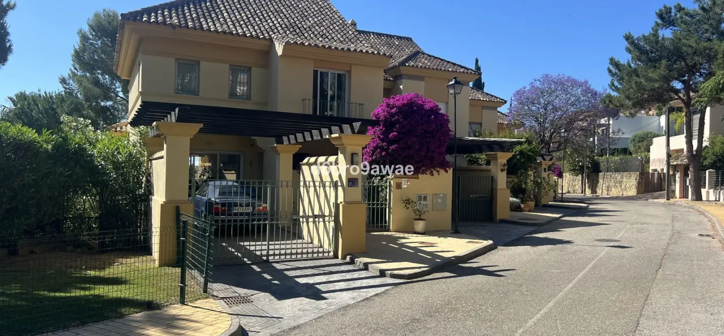 Sale of townhouse in Río Real 3