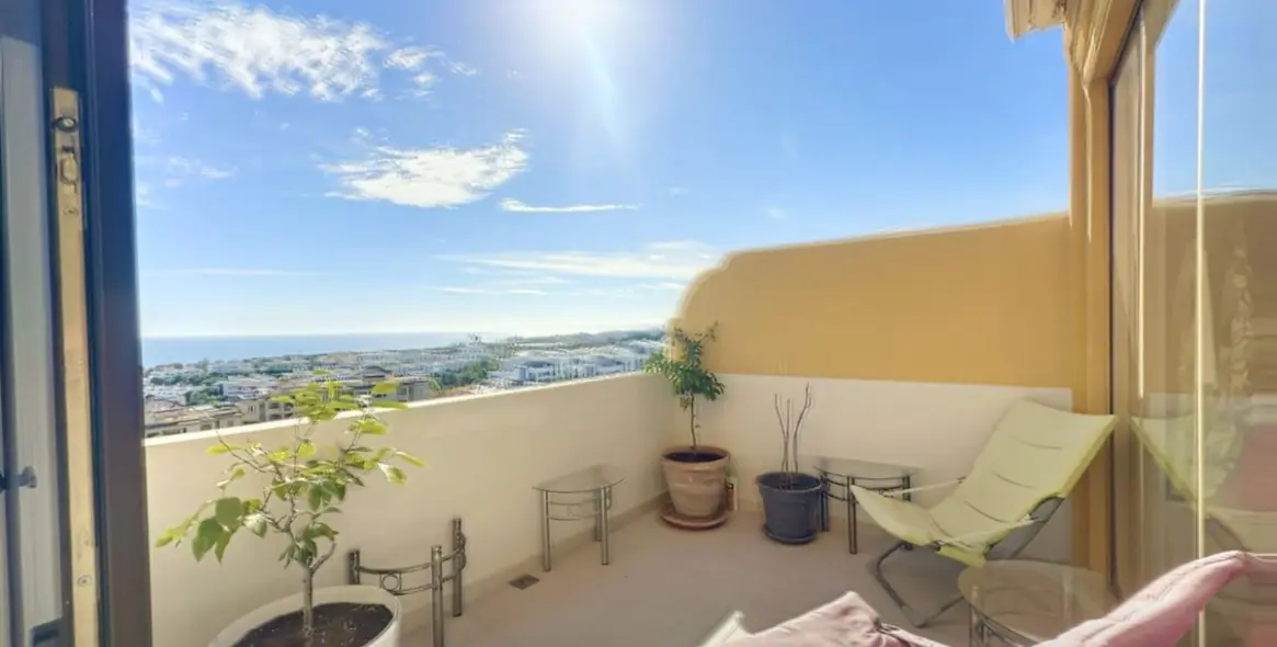 Venta de ático dúplex en Estepona 3