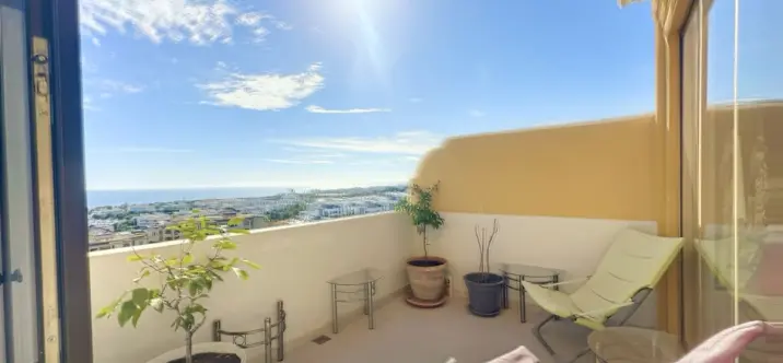 Venta de ático dúplex en Estepona 2