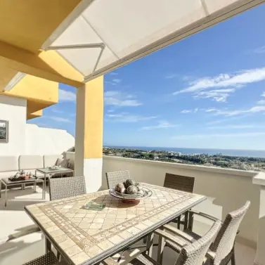 Venta de ático dúplex en Estepona