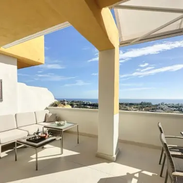 Venta de ático dúplex en Estepona
