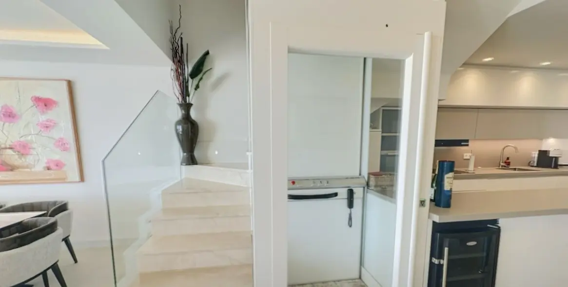 Venta de ático dúplex en Estepona 8