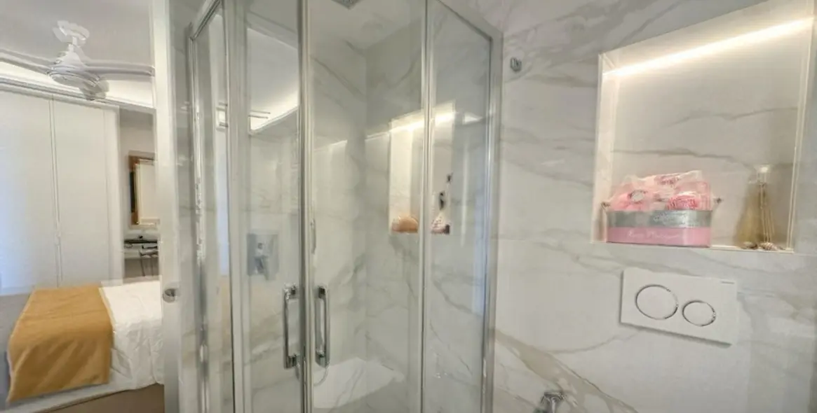 Venta de ático dúplex en Estepona 16