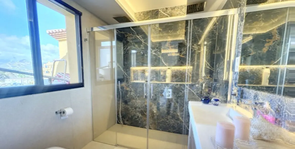 Venta de ático dúplex en Estepona 21