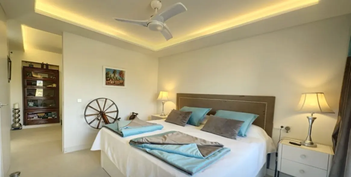 Venta de ático dúplex en Estepona 31