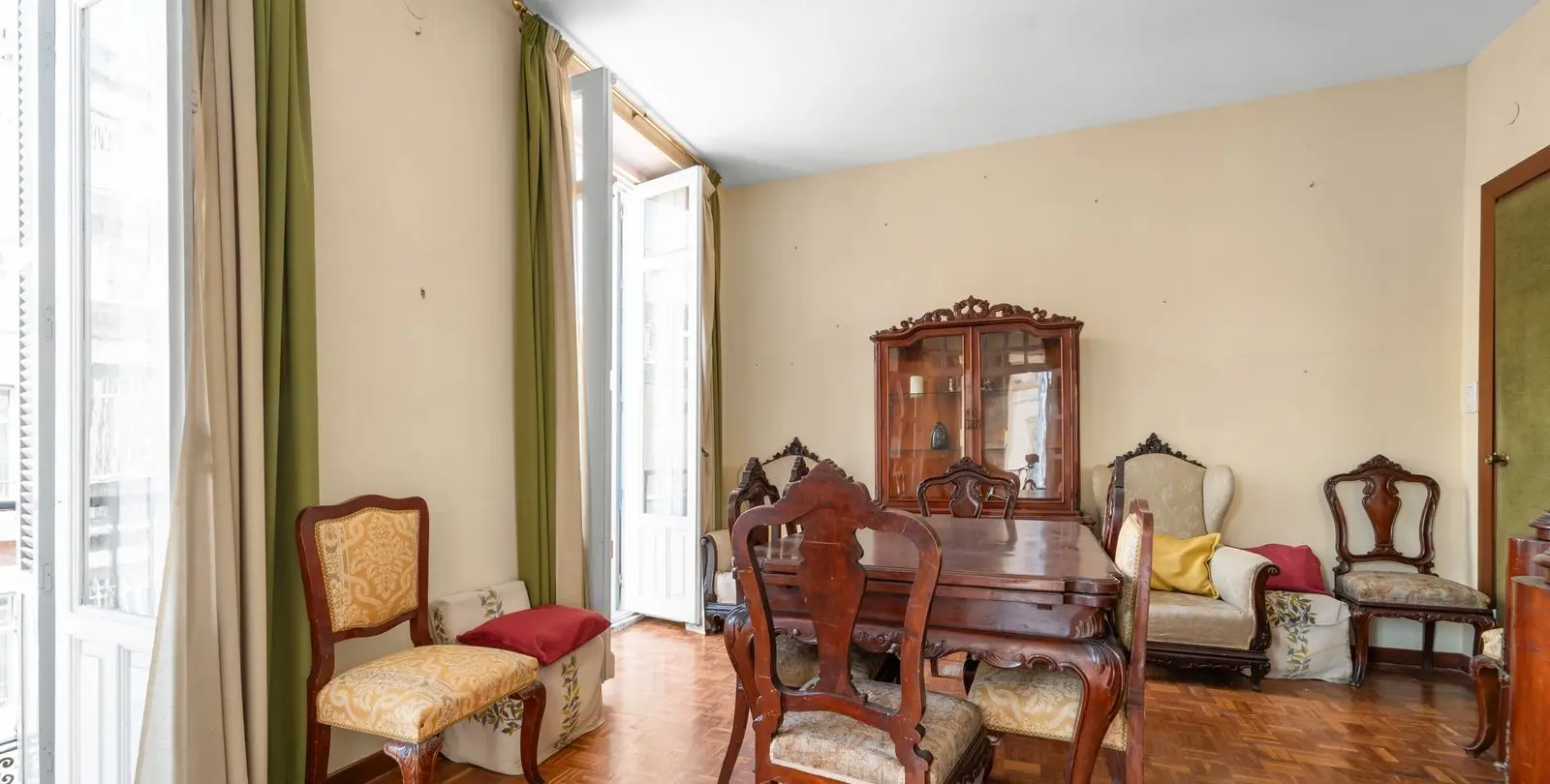 Продажа апартаментов на среднем этаже в Málaga Centro 11