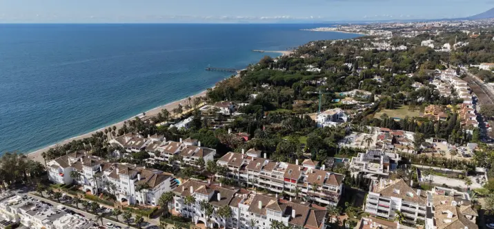 Venta de apartamento en planta media en The Golden Mile 0