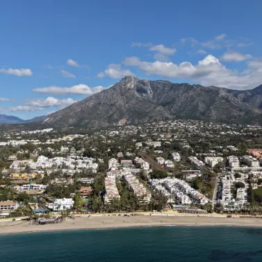 Venta de apartamento en planta media en The Golden Mile