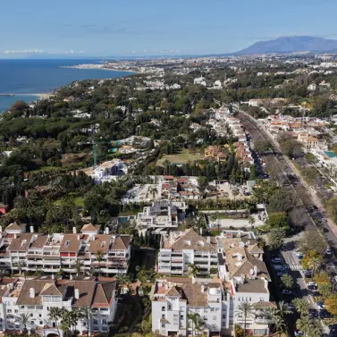 Venta de apartamento en planta media en The Golden Mile